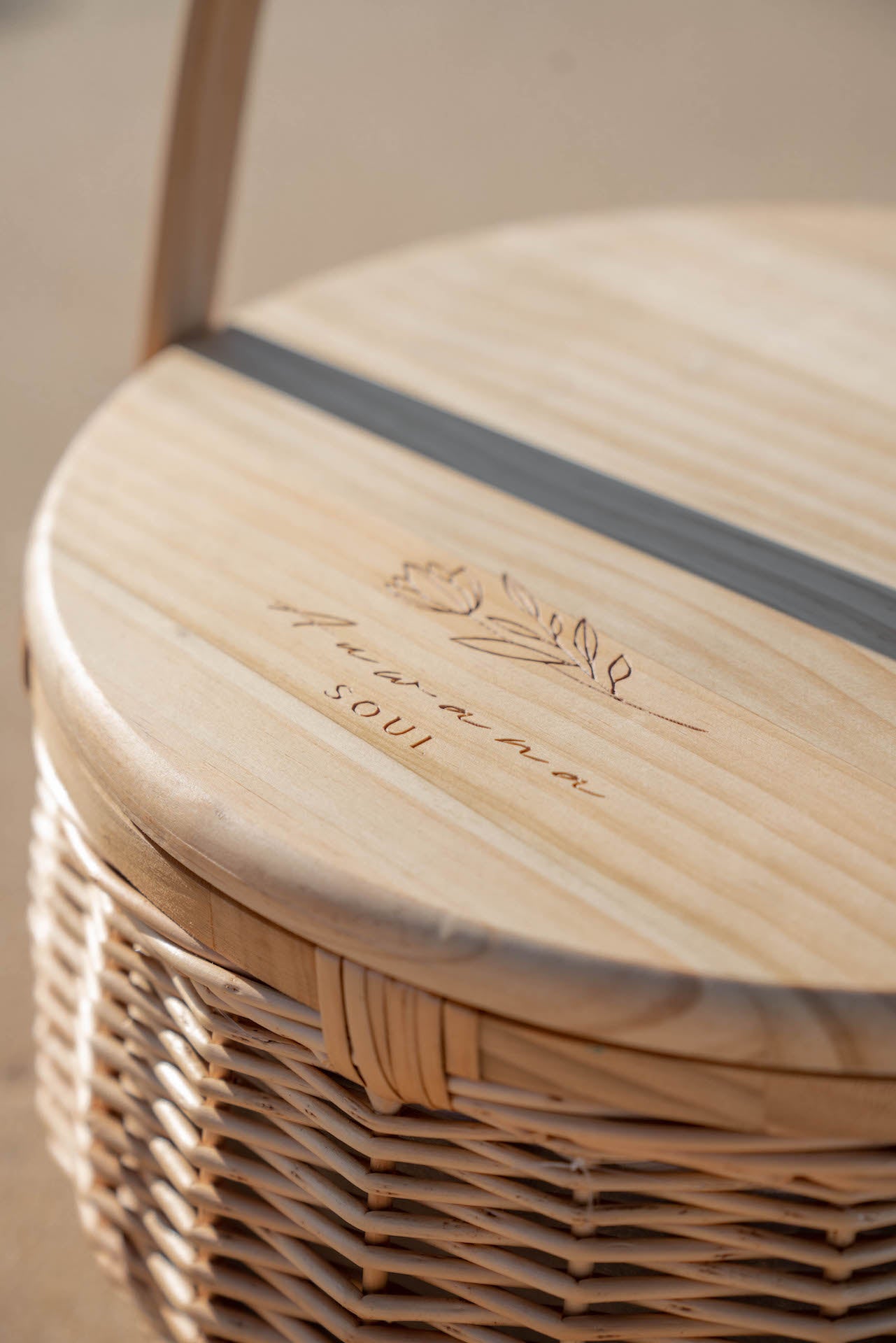 Willow wicker picnic basket